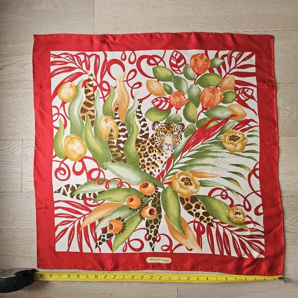 Salvatore Ferragamo 100% Silk red Leopard Scarf - Picture 4 of 4